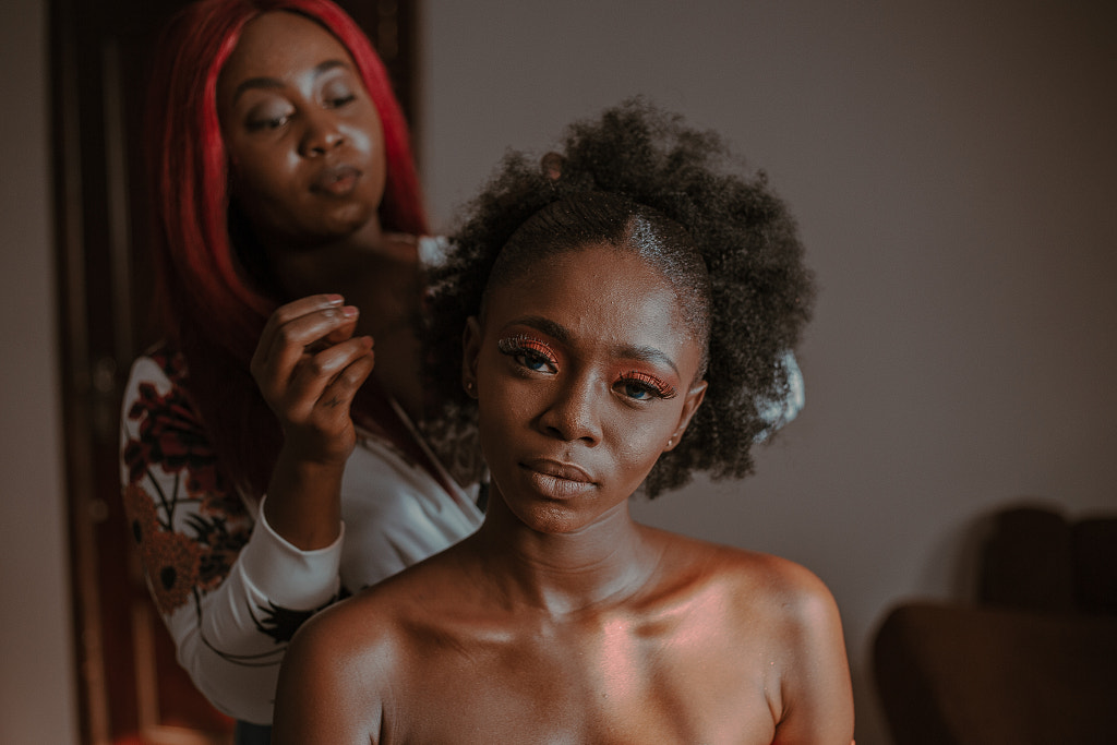 beauty portrait and fixing hair by Junior Asiama on 500px.com