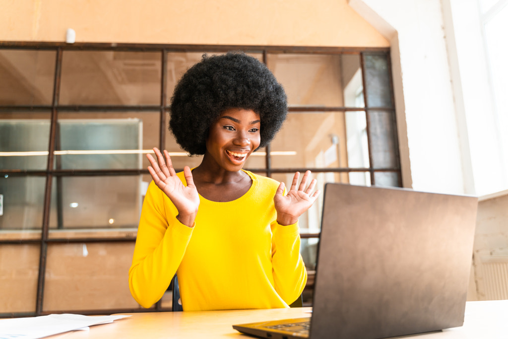 beautiful woman working in the office by Cristian Negroni on 500px.com