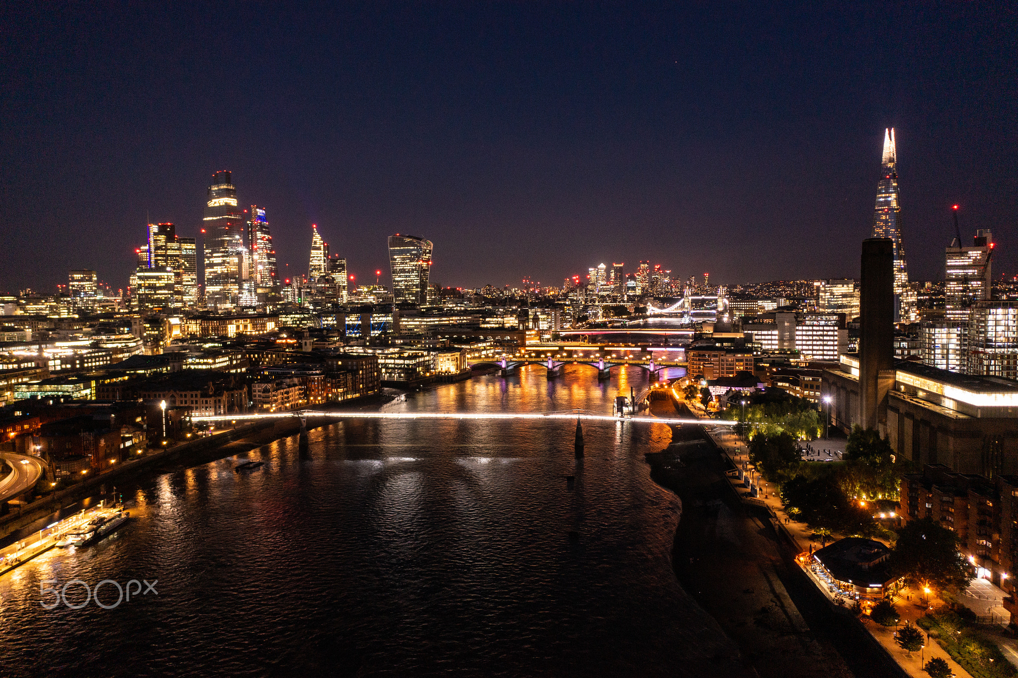 Night view of the beautiful London city with urban architectures and