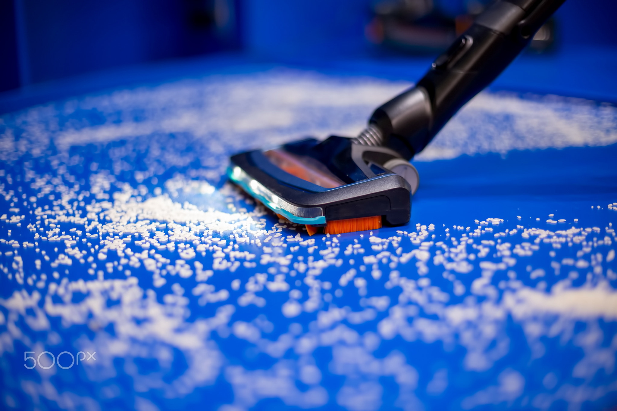 a new vacuum cleaner with wet cleaning and LEDs cleans the blue floor