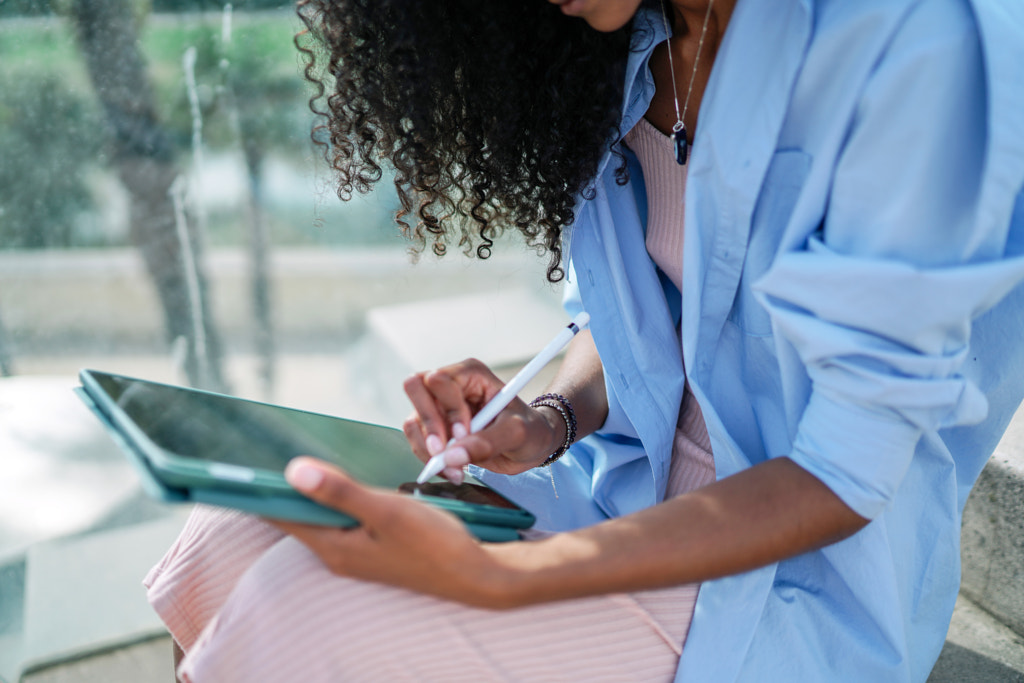 Young woman using smart devices by Olha Dobosh on 500px.com