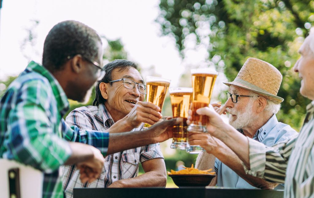 Group of senior friends drinking a beer at the park by Cristian Negroni on 500px.com