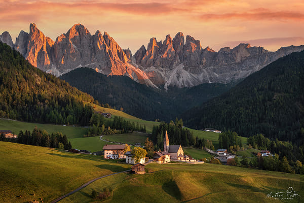 Dolomites의 산 목가