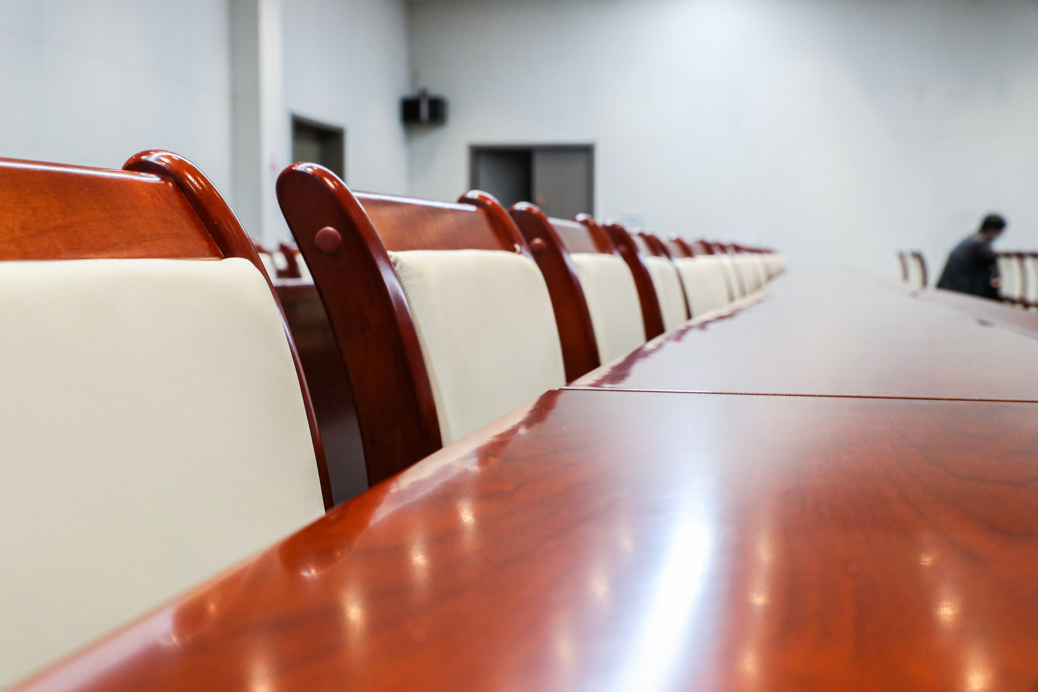 一排整齐的座椅