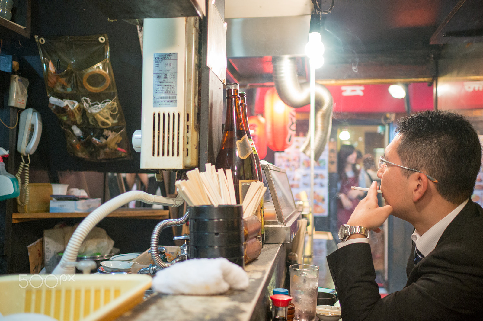 Sony Alpha NEX-6 + Sony Sonnar T* E 24mm F1.8 ZA sample photo. Smoking yakitori customer photography