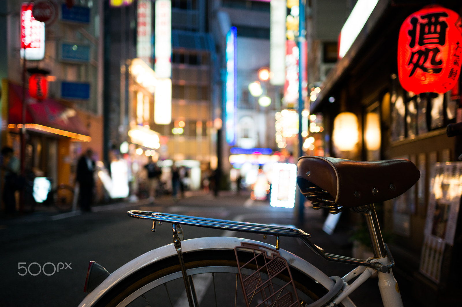 Sony Alpha NEX-6 + Sony Sonnar T* E 24mm F1.8 ZA sample photo. Bicycle in nishishinjuku photography