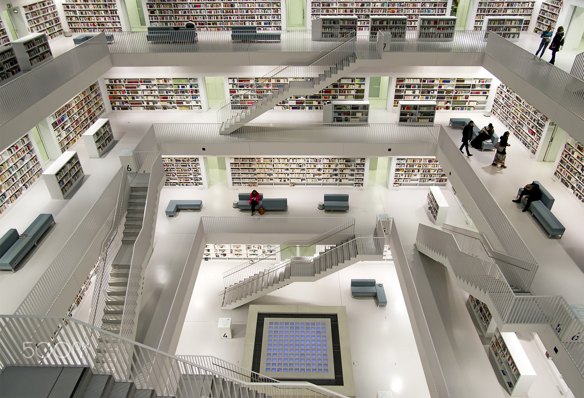 013 STADTBIBLIOTHEK STUTTGART