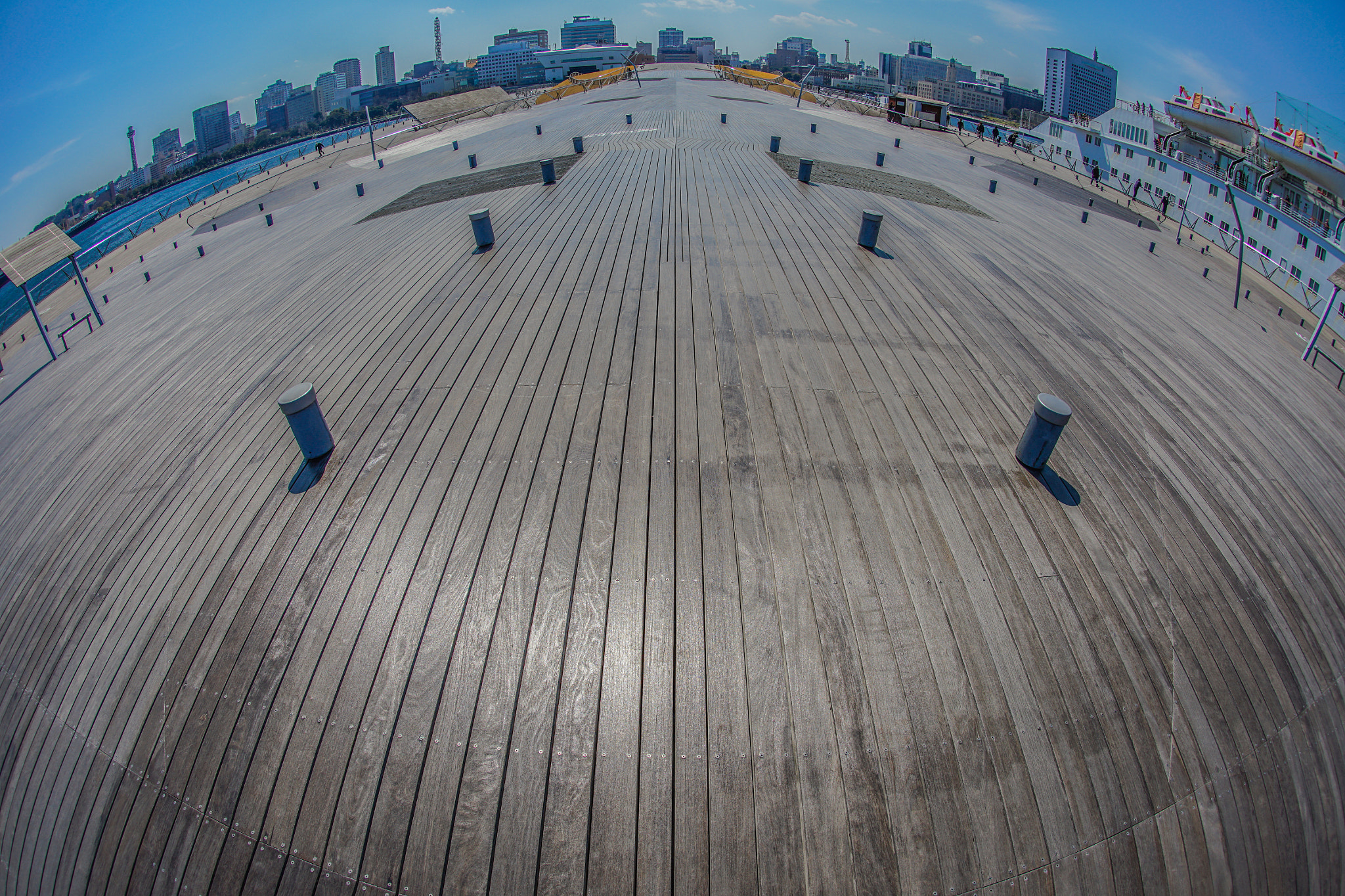 Osanbashi and city and cruise ships