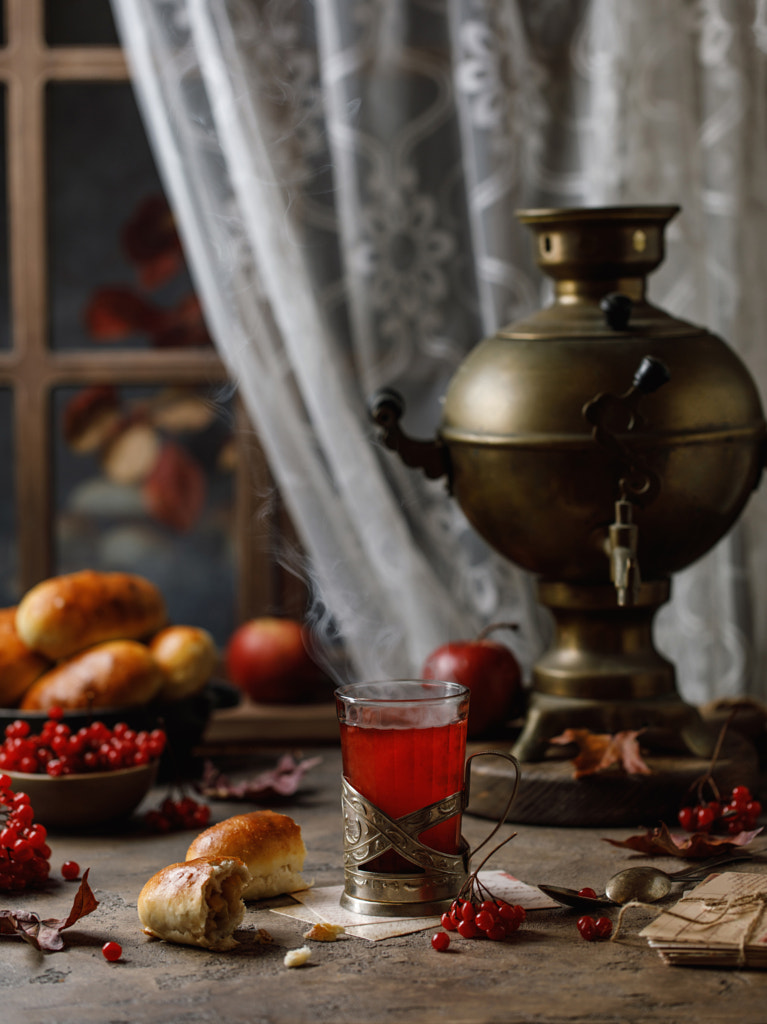 Rus çayı içiyor.  Sonbahar natürmort, Kristina Shavratskaya tarafından 500px.com'da