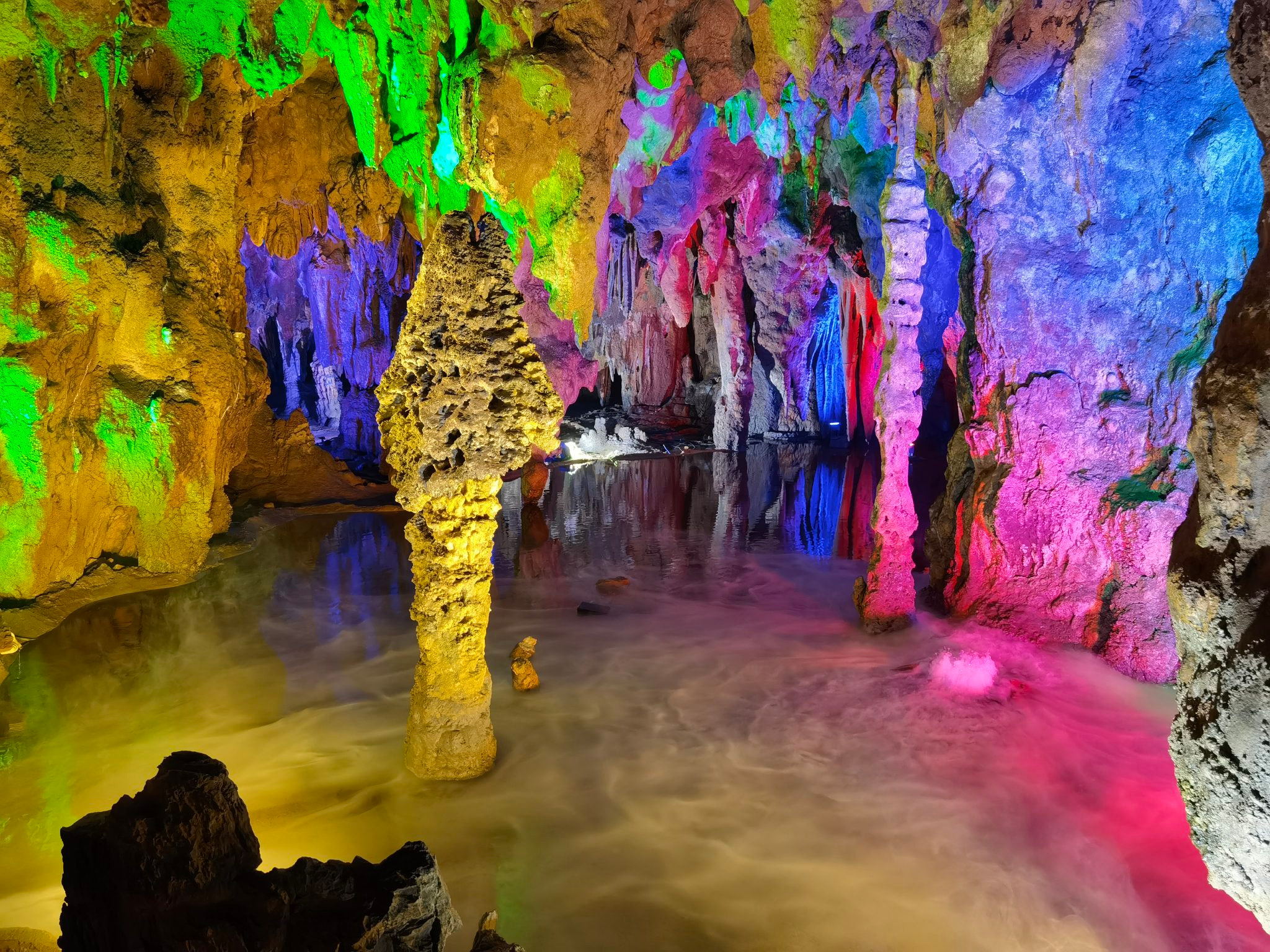 英德宝晶宫溶洞喀斯特地貌
