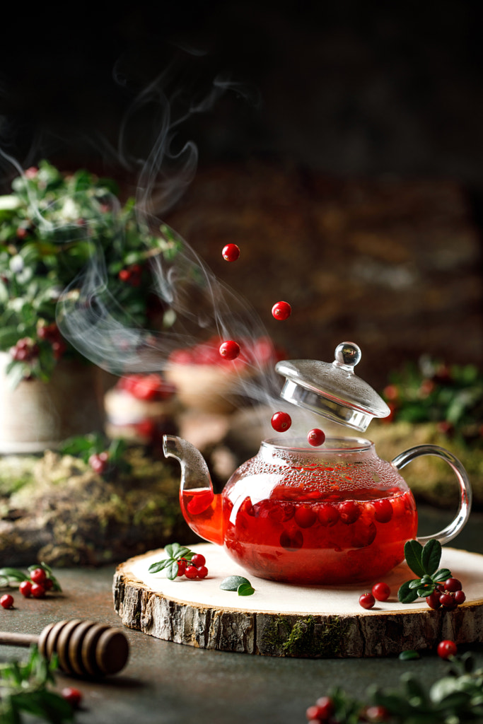 Cranberry tea in a teapot by Kristina Shavratskaya on 500px.com