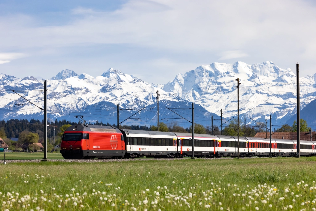 SBB CFF FFS - The beauty of Switzerland by Chris Devillio on 500px.com