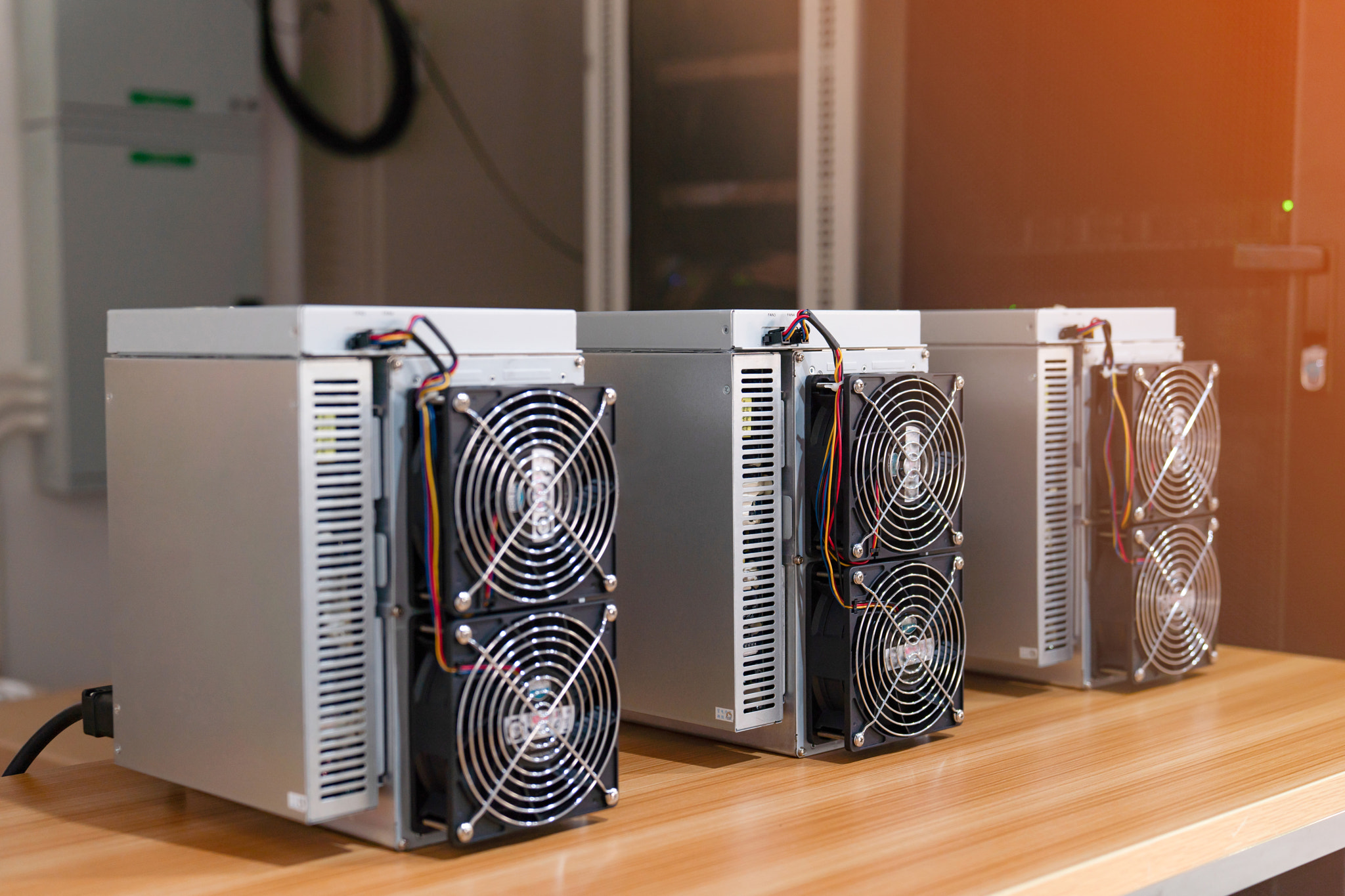 cryptocurrency mining rig for beginner investors.