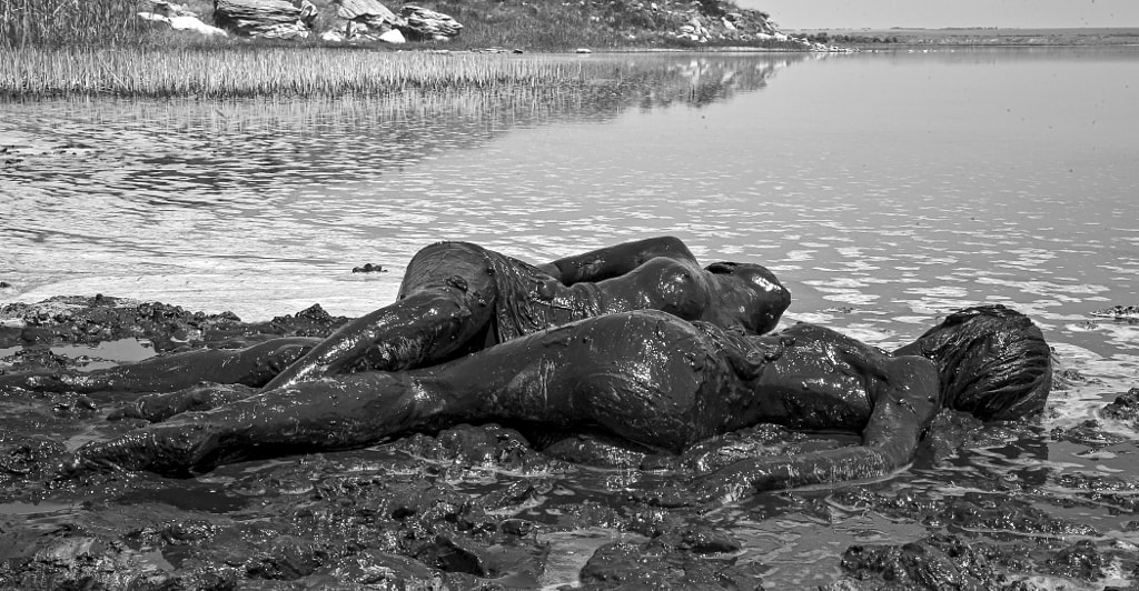 Figures of girls on the lake by Anatoliy Tyshkevych on 500px.com