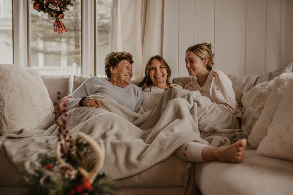 Women in a family laughing by Kyle Kuhlman on 500px.com