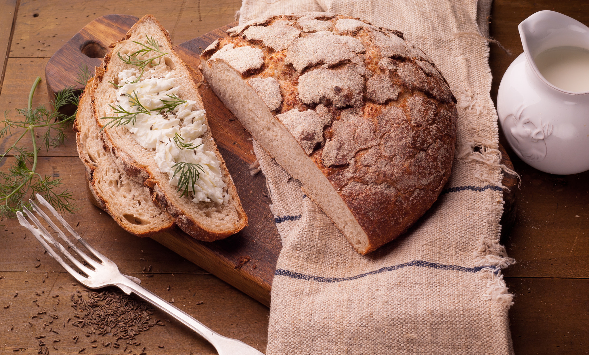bread with caraway seeds and cheese