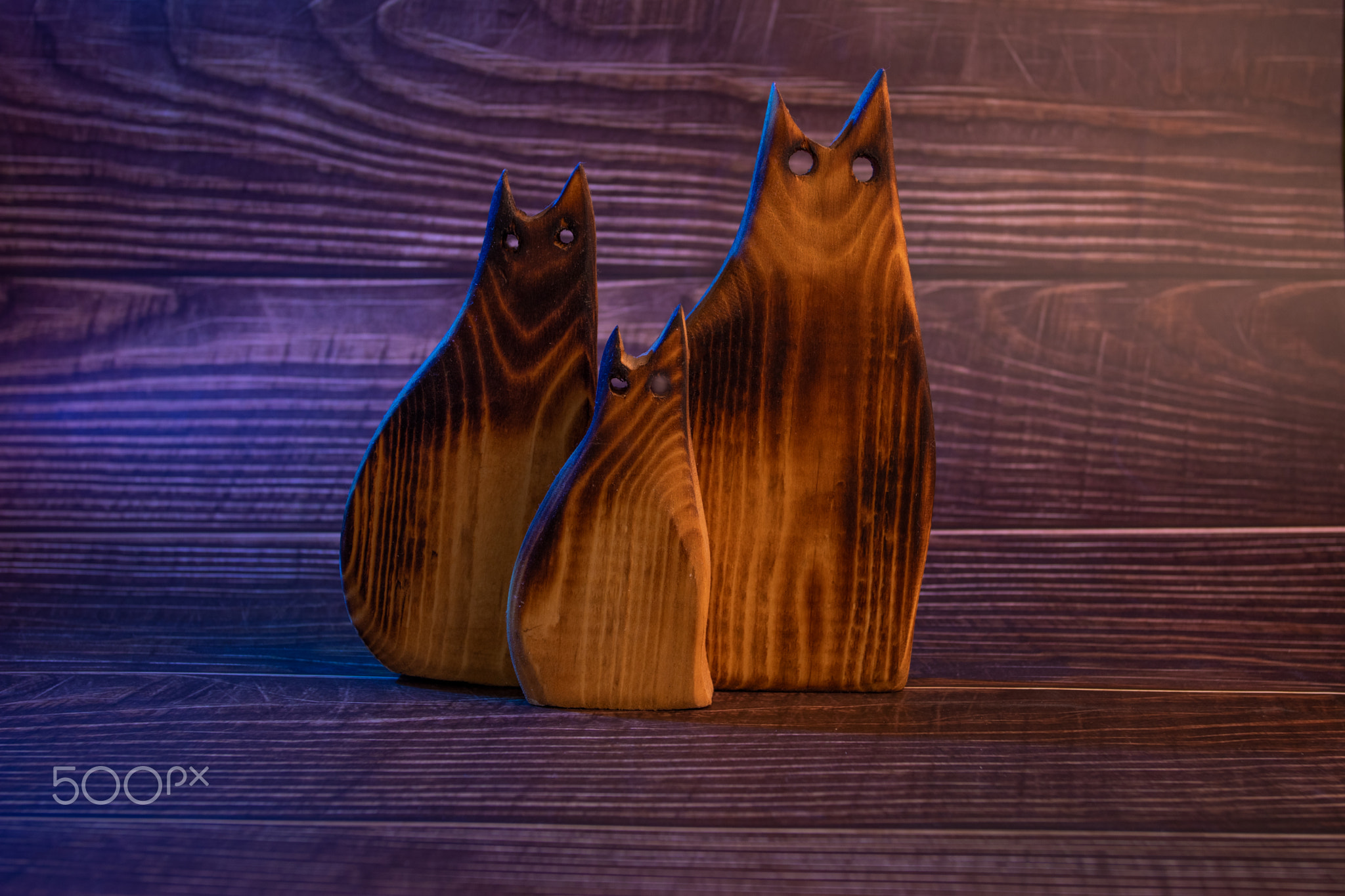 Cat figurine made of wood