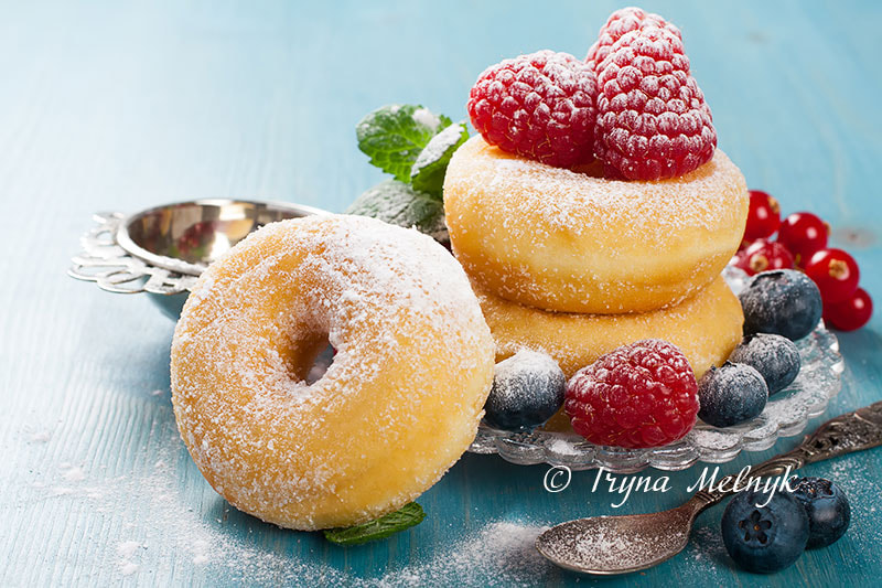 Morning breakfast with mini donuts and berries by Iryna Melnyk on 500px.com