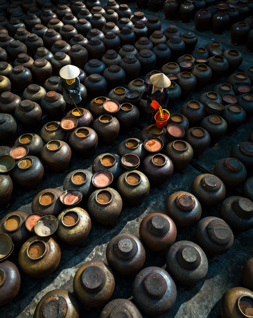 Making the traditional soya sauce by Khong Giang on 500px.com