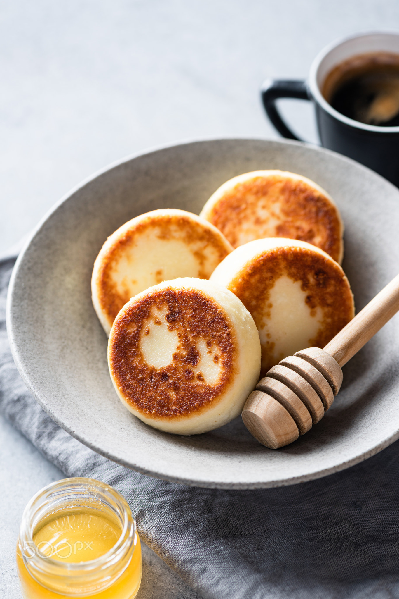 Cottage cheese or curd cheese fritters with honey