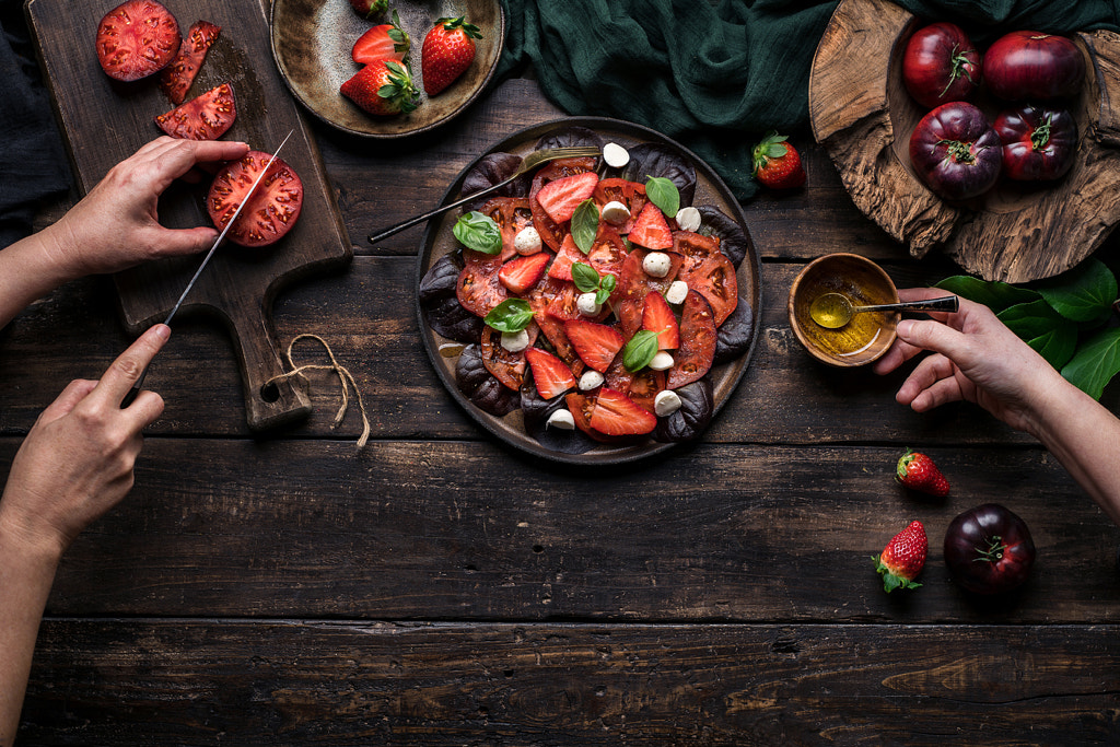 Preparing salad by Ana Gómez on 500px.com