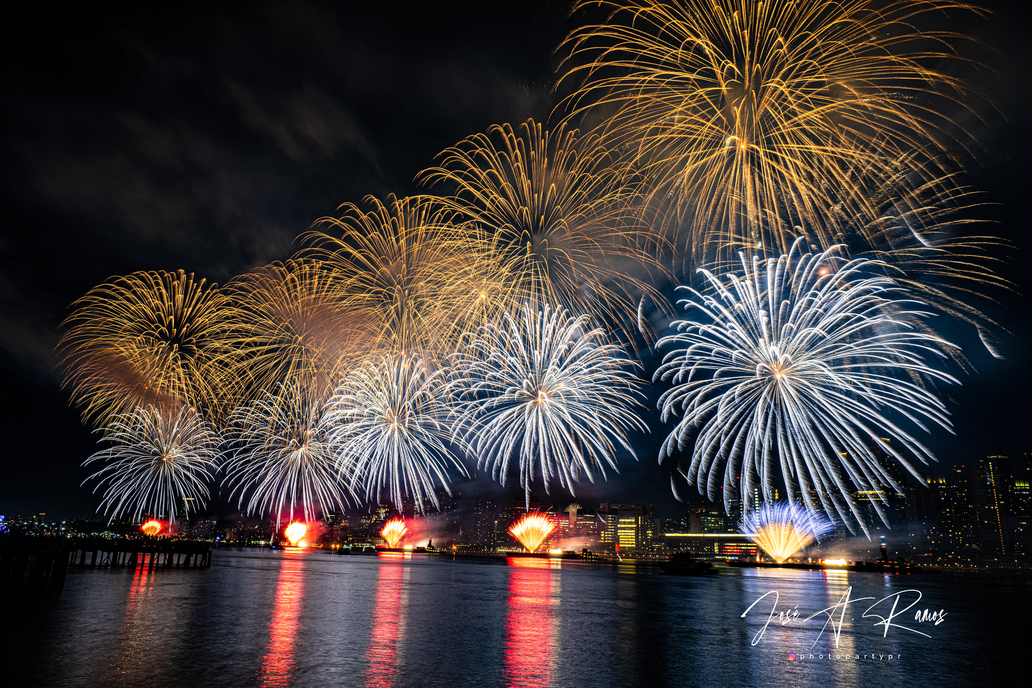 Fourth of July fireworks over New York City in 2022, photographed by Jose Ramos López
