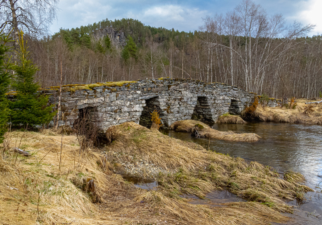 Old stonebridge by Torstein H / 500px