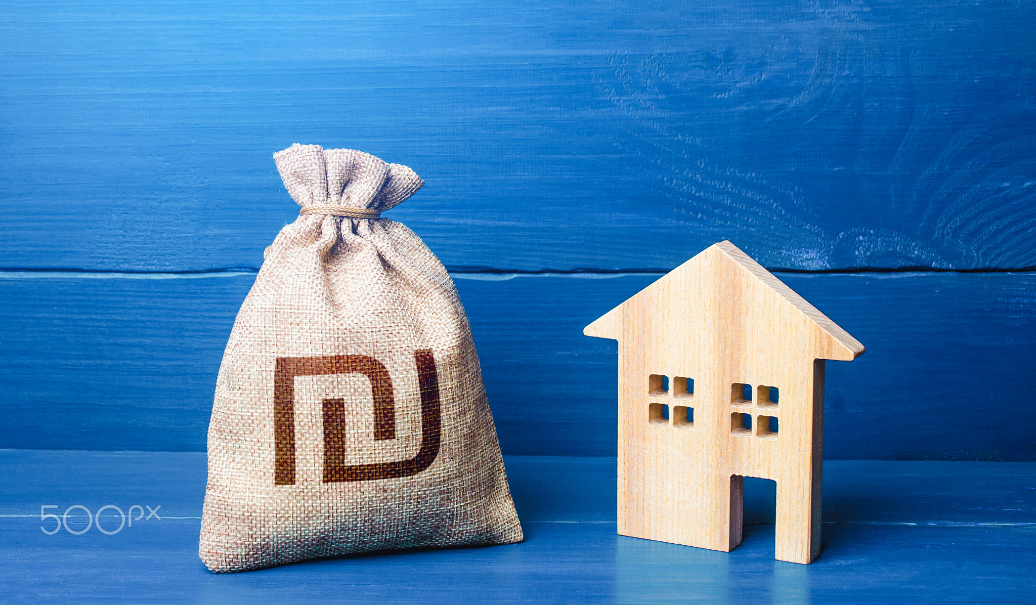 Figurine silhouette house and israeli shekel money bag