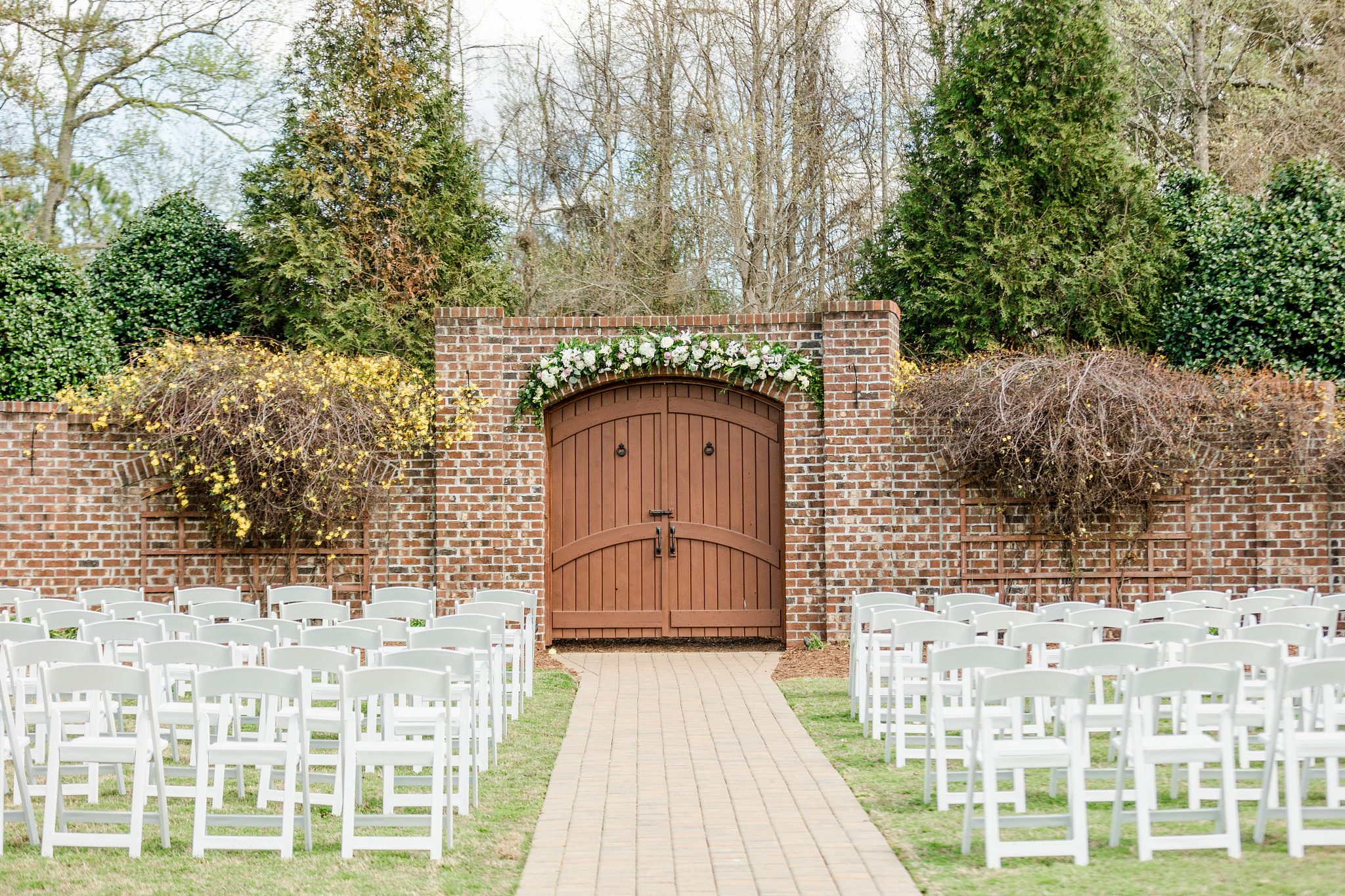 Spring Wedding at the Oaks at Salem