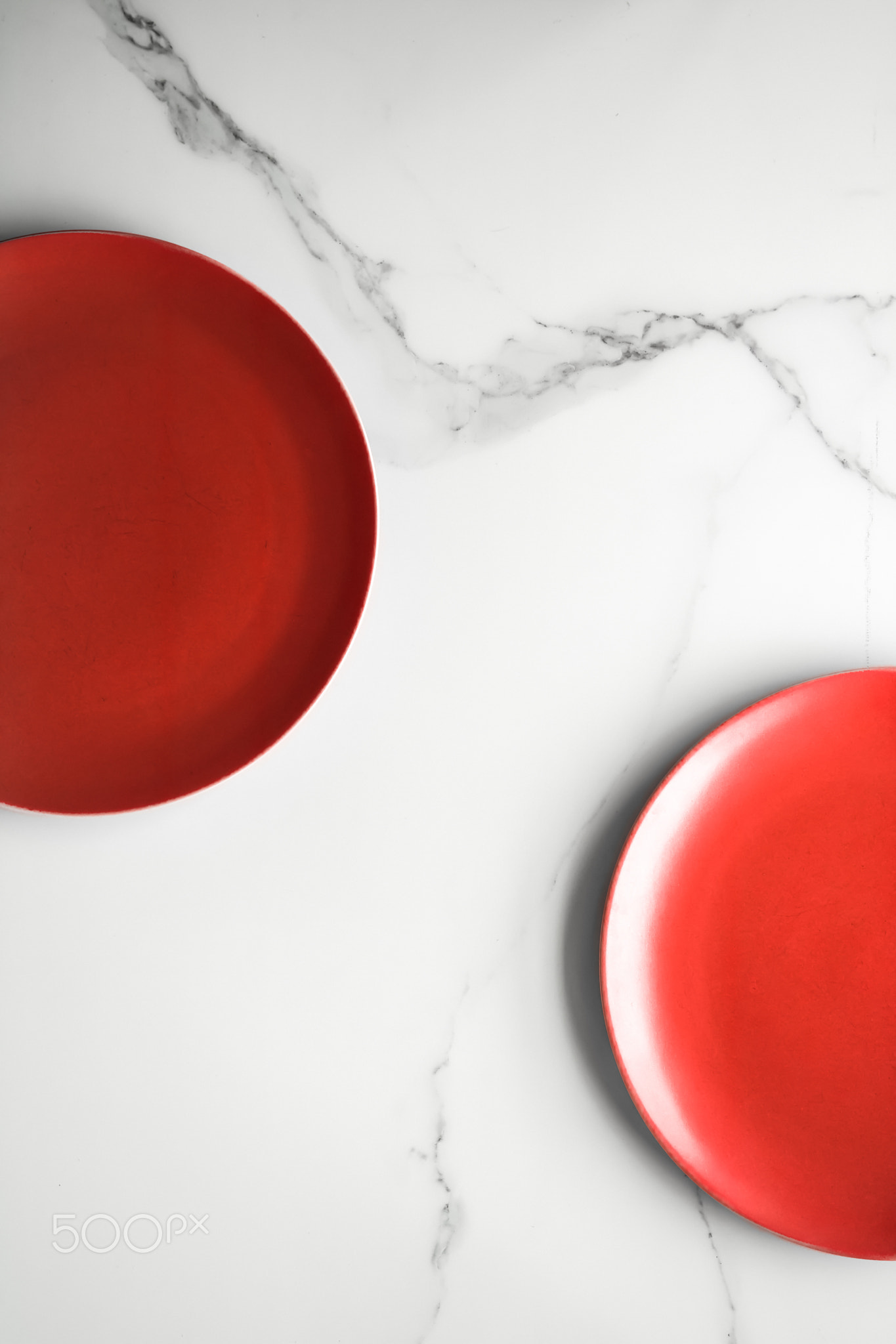 empty red plate on marble - recipe and restaurant mockup flatlay