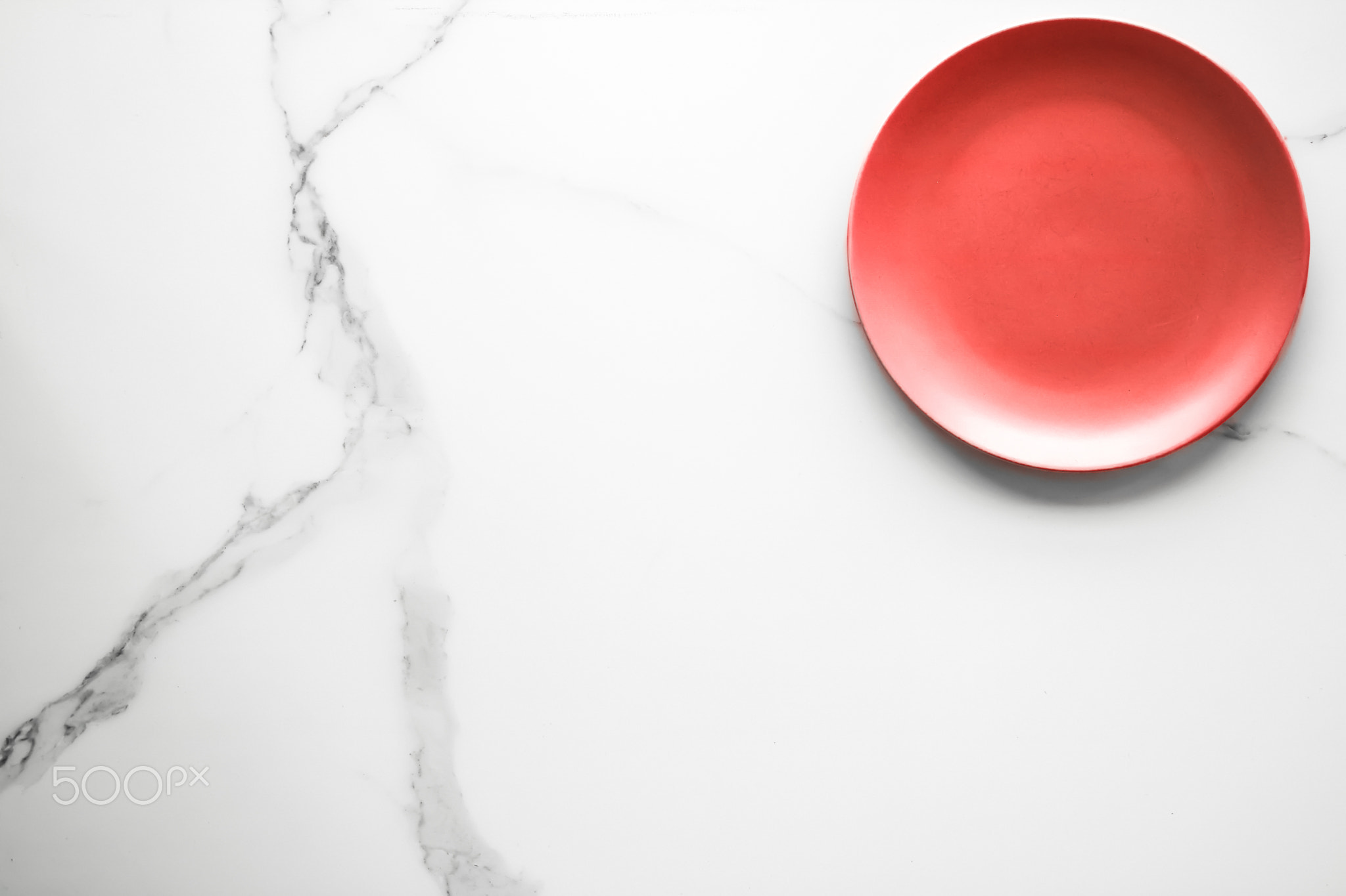 empty red plate on marble - recipe and restaurant mockup flatlay