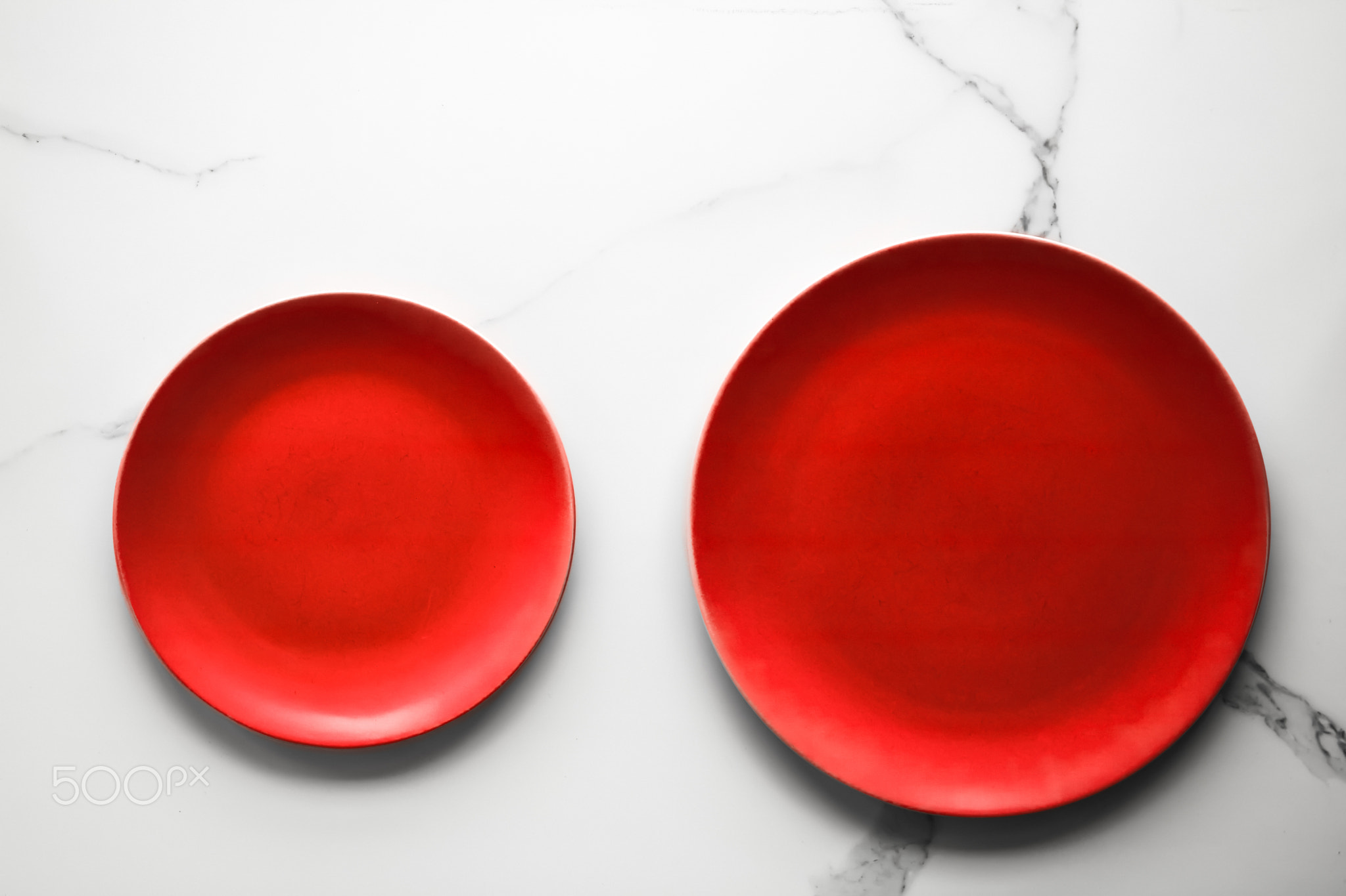 empty red plate on marble - recipe and restaurant mockup flatlay