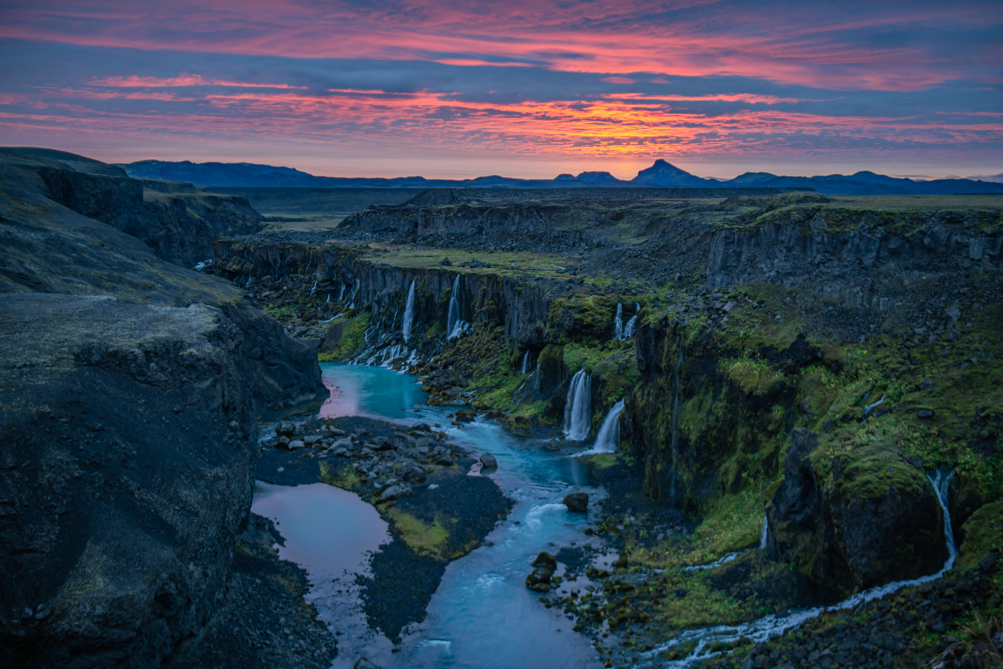 v2?sig=64c63e4d92a1f5300f8c4c15225f1a1e5425a3672631380aa7a63ff99926ac16