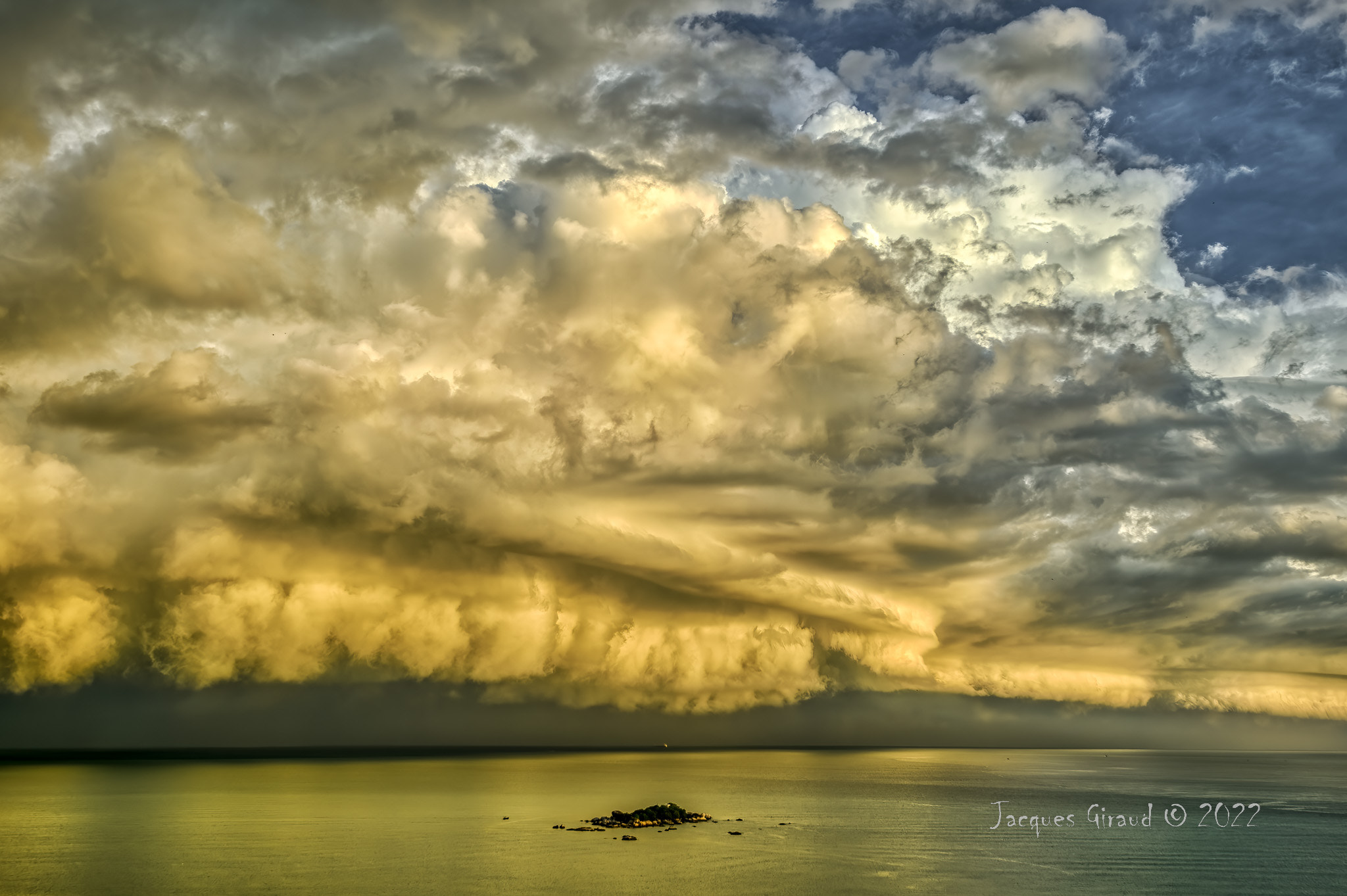 Shelf Cloud at Dawn 20220920_072237 by Jacques Giraud / 500px