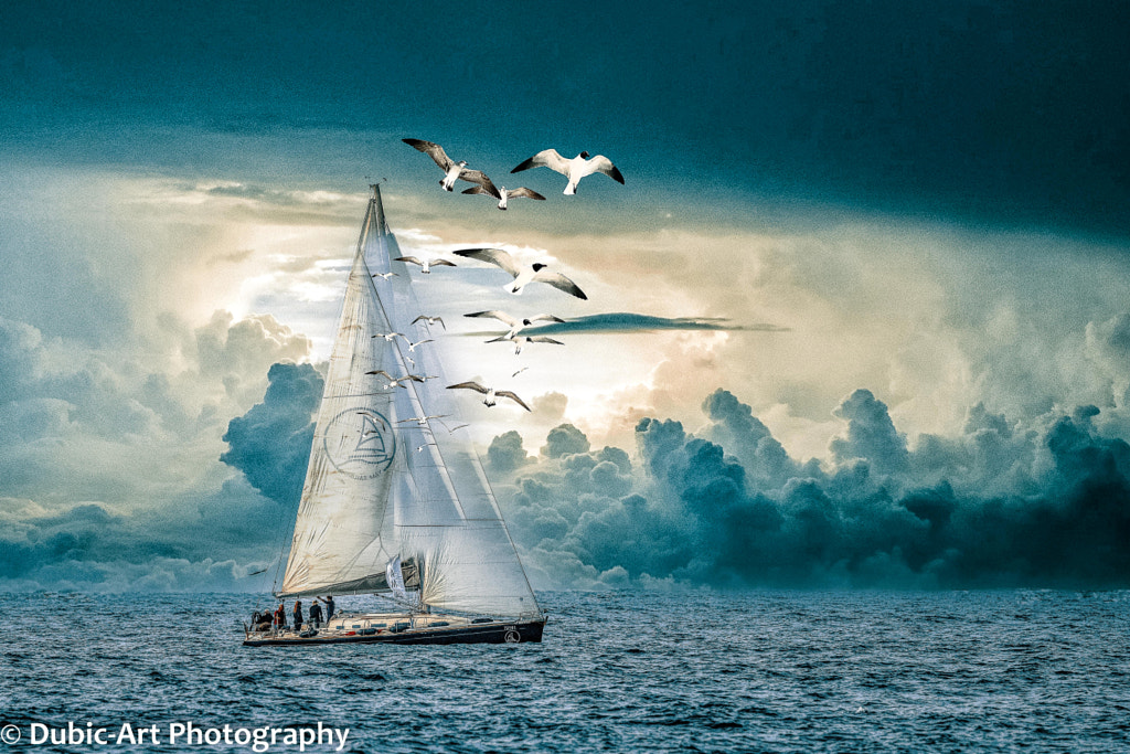 Boat at  sea against sky by Dubi Czyzyk on 500px.com