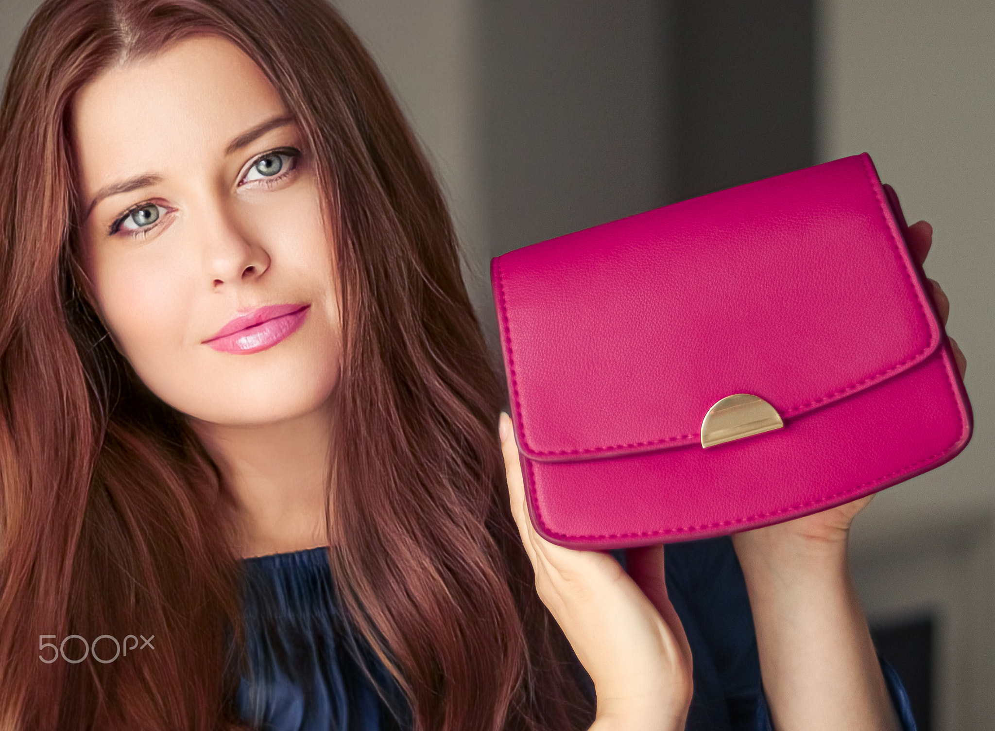 Fashion and accessories, happy beautiful woman holding small pink