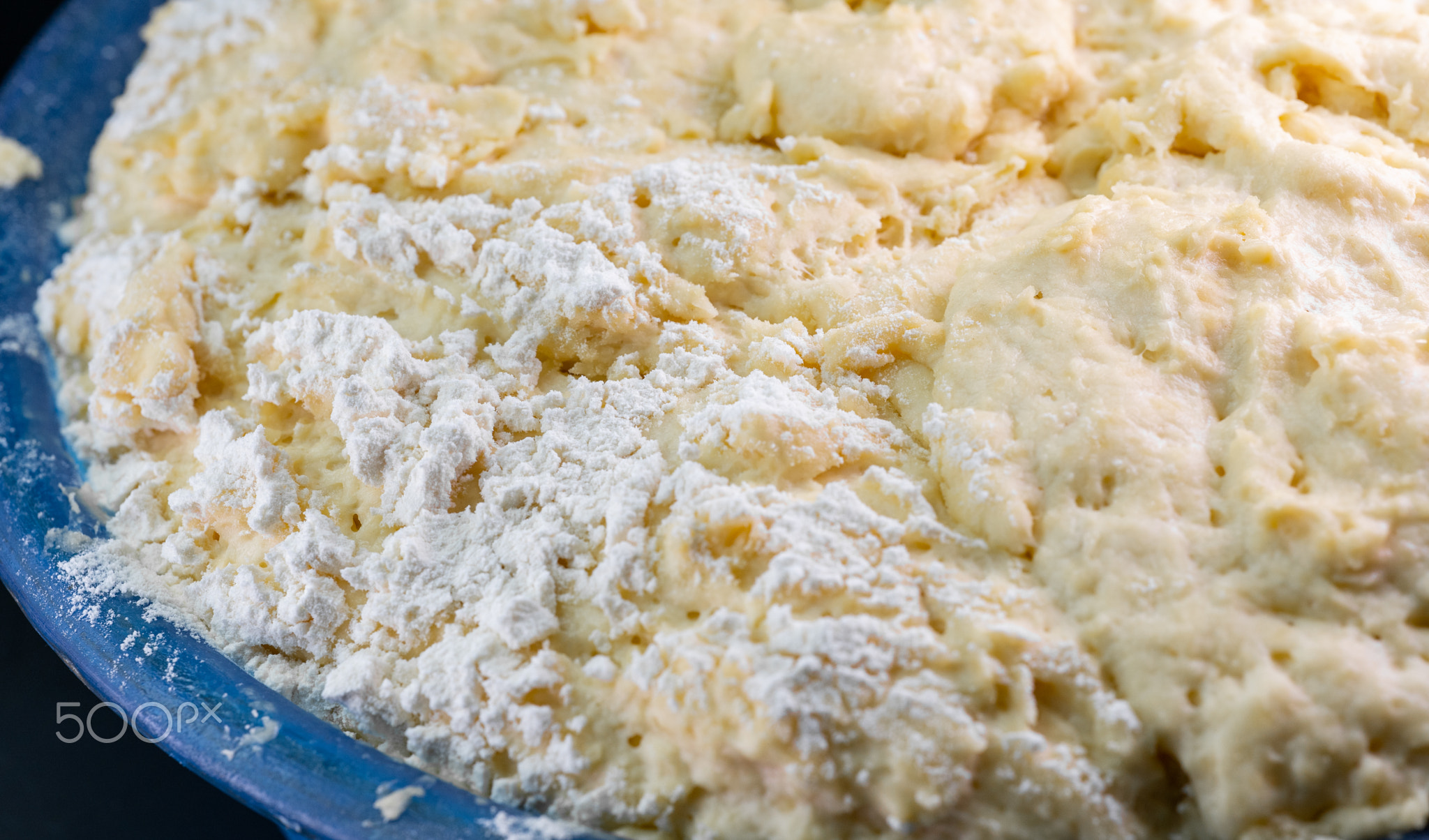 Air dough on yeast with flour