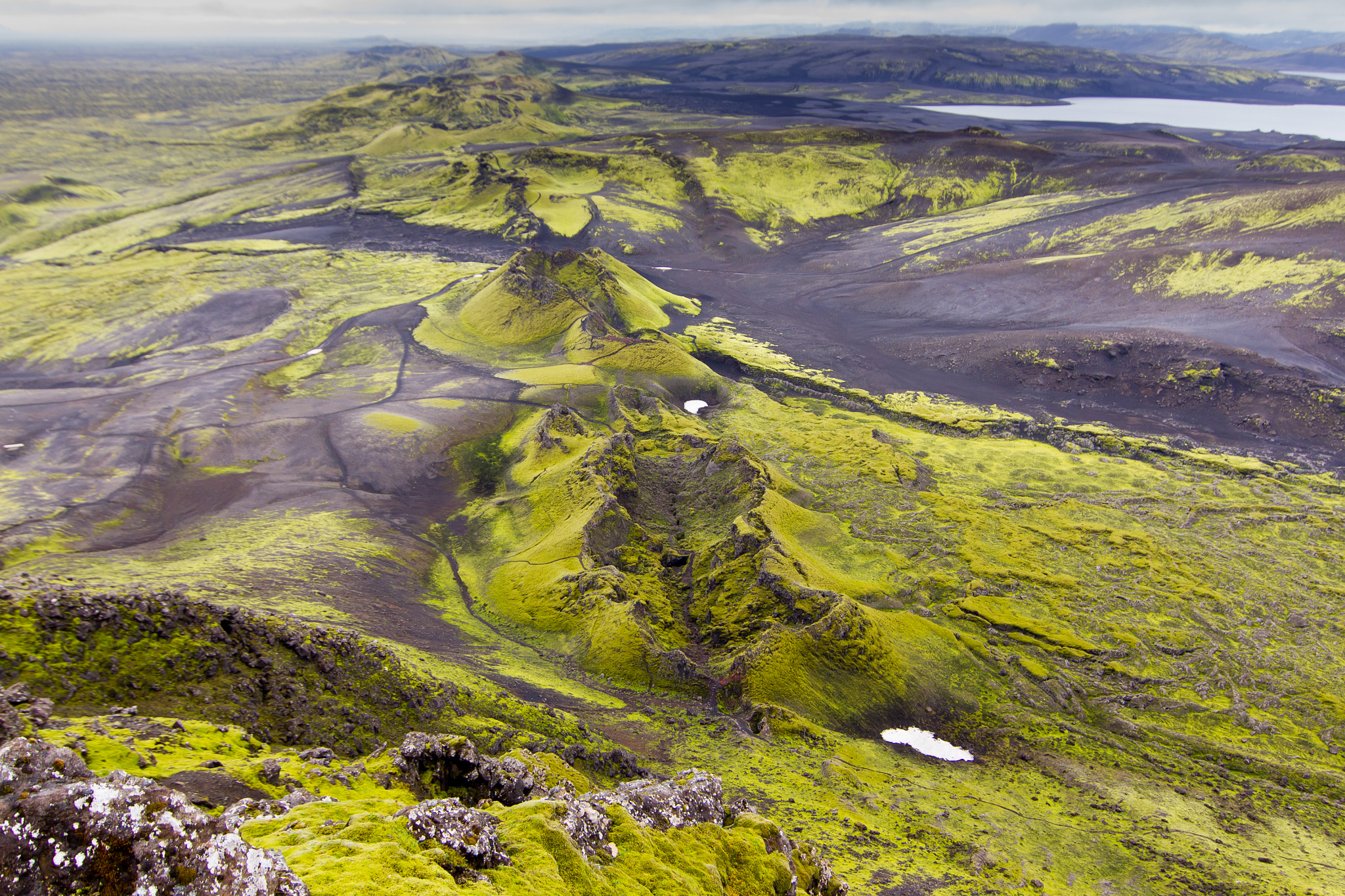 Fractured volcanoes