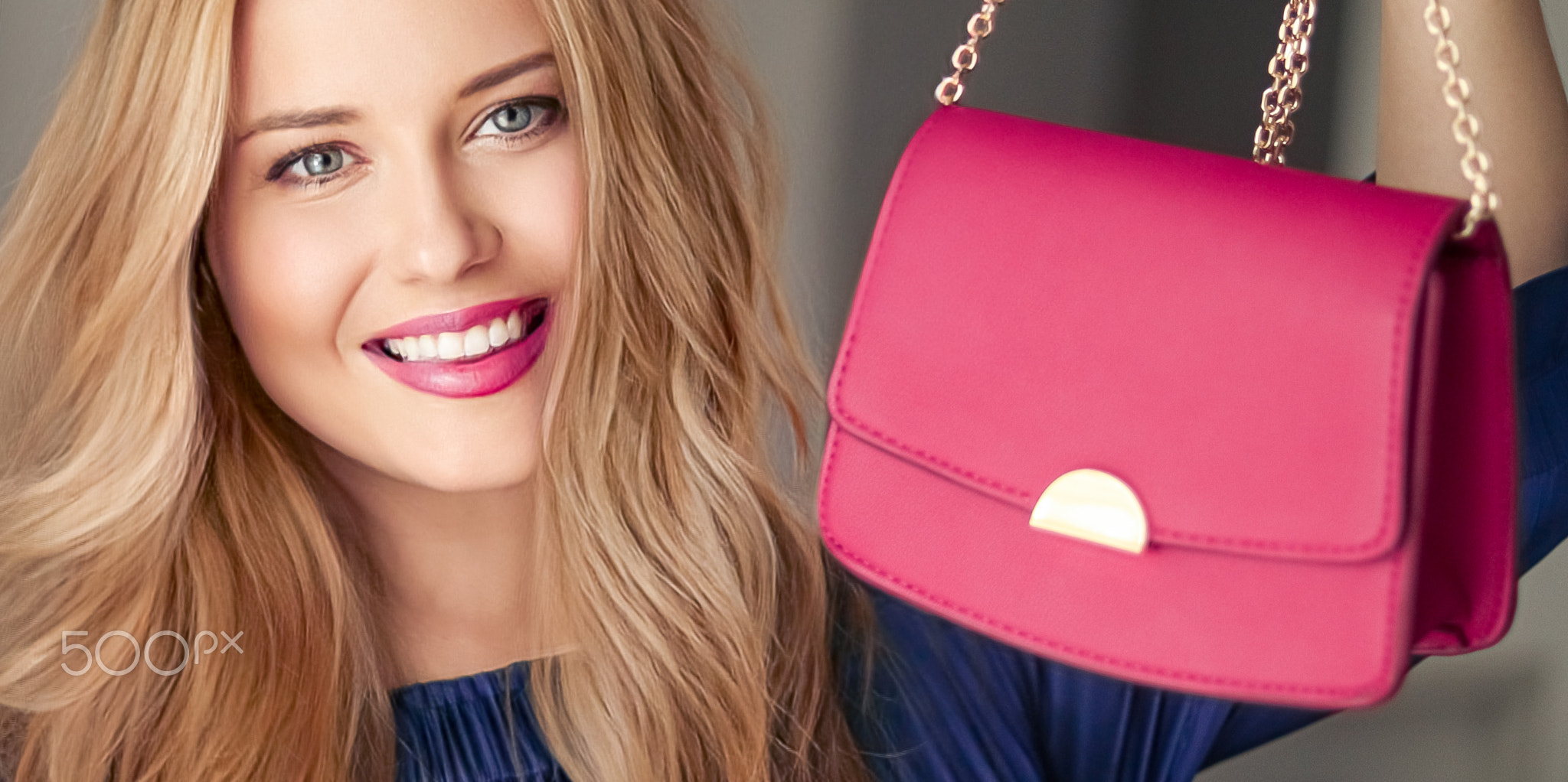 Fashion and accessories, happy beautiful woman holding small pink