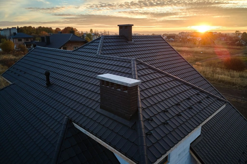 Connect with professional roofers for flat roofing in Edmonton