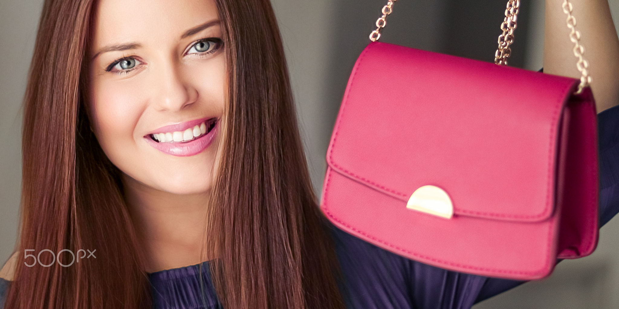 Fashion and accessories, happy beautiful woman holding small pink