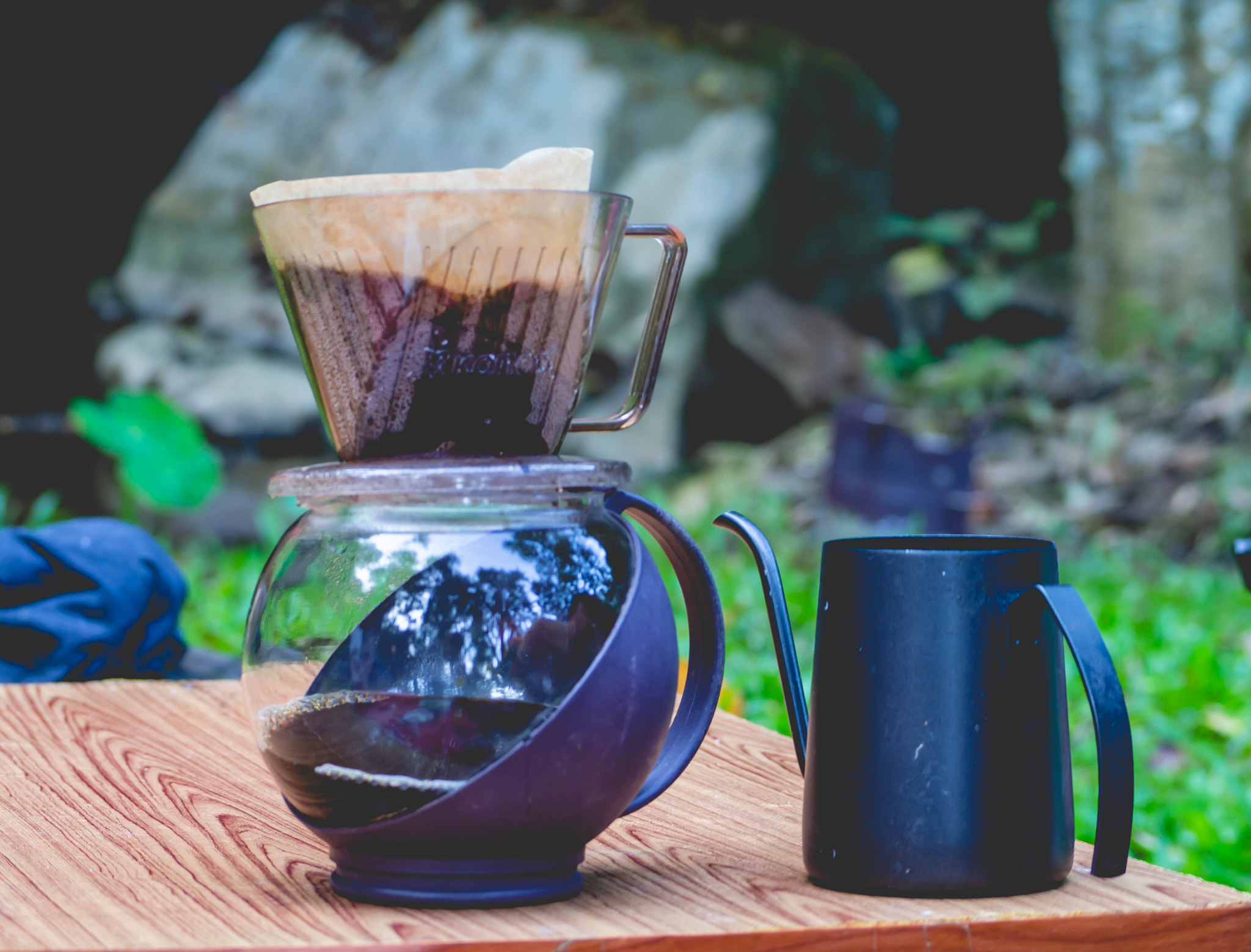 Tools for dripping coffee and dripping coffee