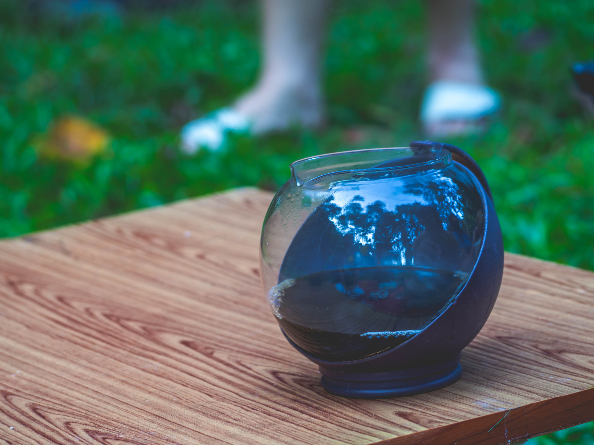 Tools for dripping coffee and dripping coffee