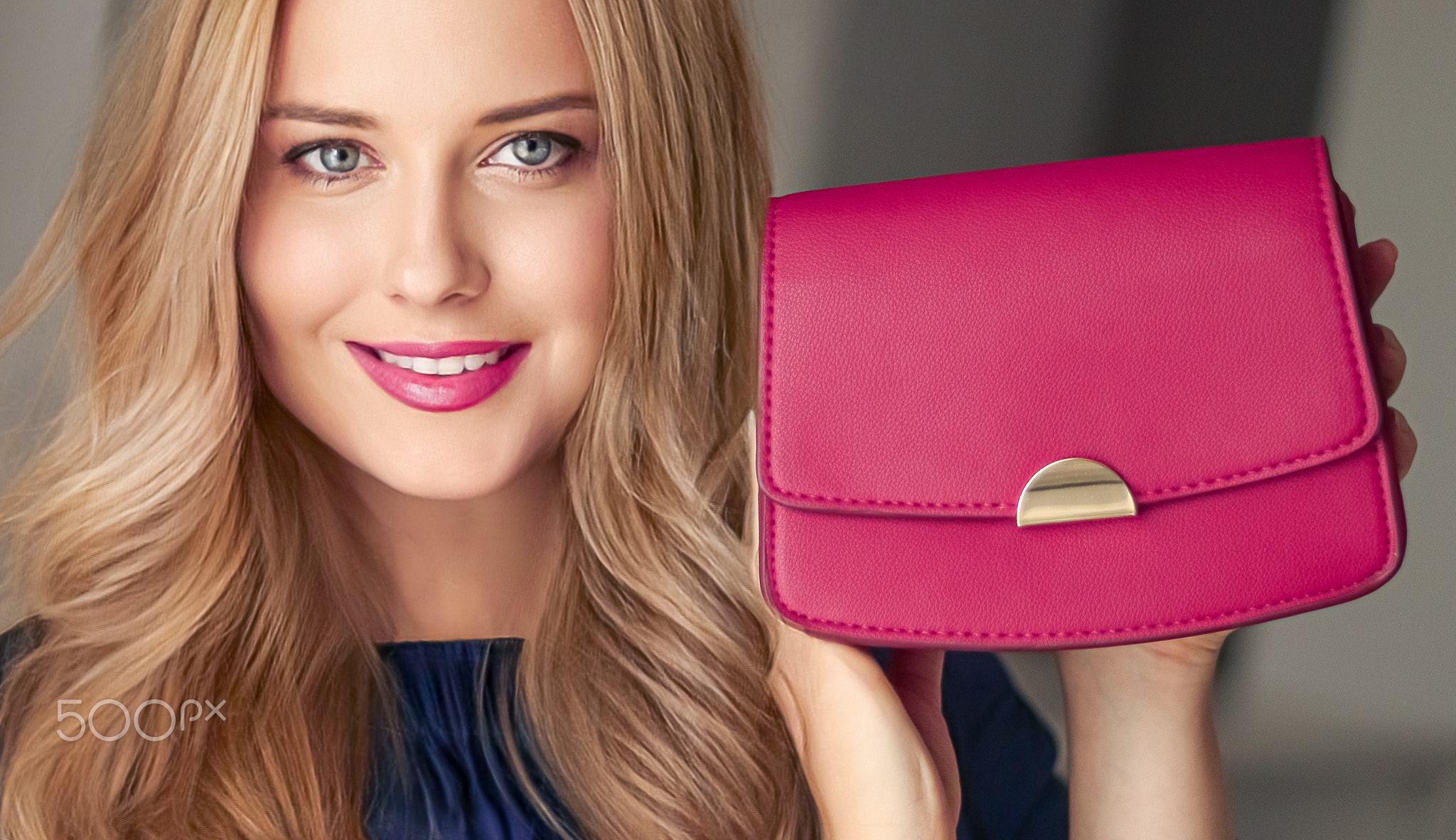 Fashion and accessories, happy beautiful woman holding small pink