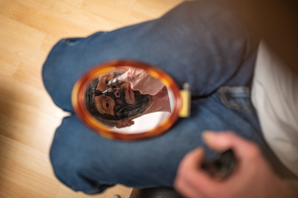 Senior men engaging in self-care using face mask by Iza ?yso? on 500px.com