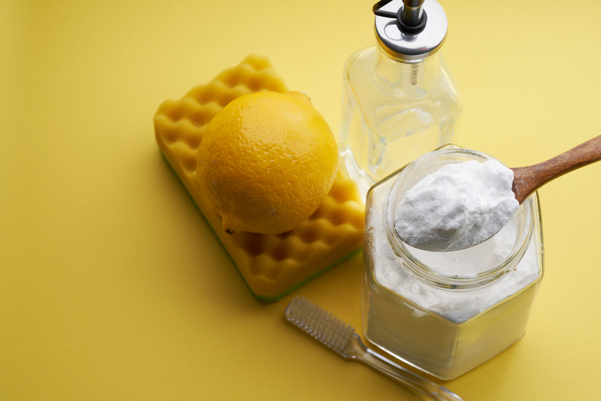 Baking soda (sodium bicarbonate), lemon, vinergar sponge and toothbrush