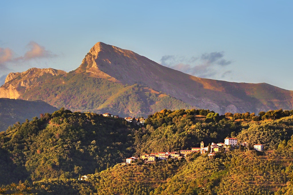 Italian village between sea and mountains by IL VIAGGIATORE SENZA META on 500px.com