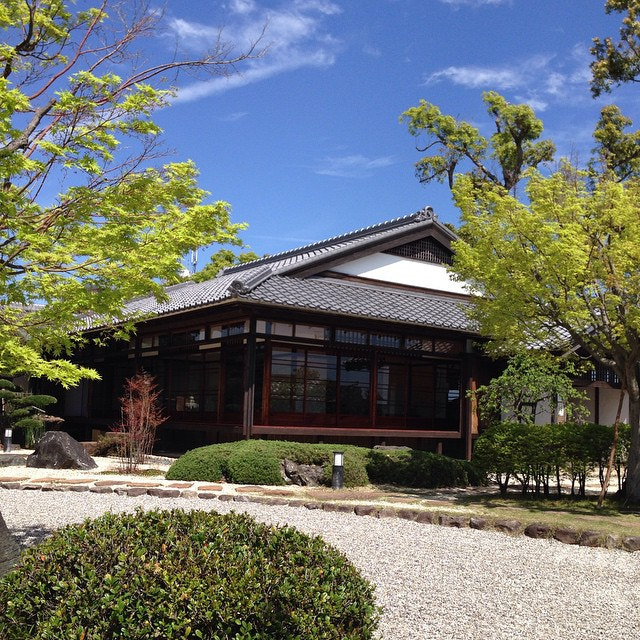 旧近衛邸 京都の公家近衛家の邸宅の一部を西尾市歴史公園に移築したもので江戸時代後期に島津斉彬の姫が近衛忠房に嫁いだことが縁で島津家によって建て