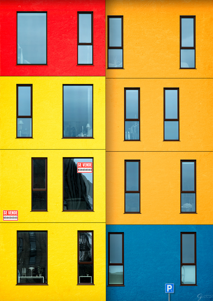 Colored building by Gustavo Rodríguez / 500px