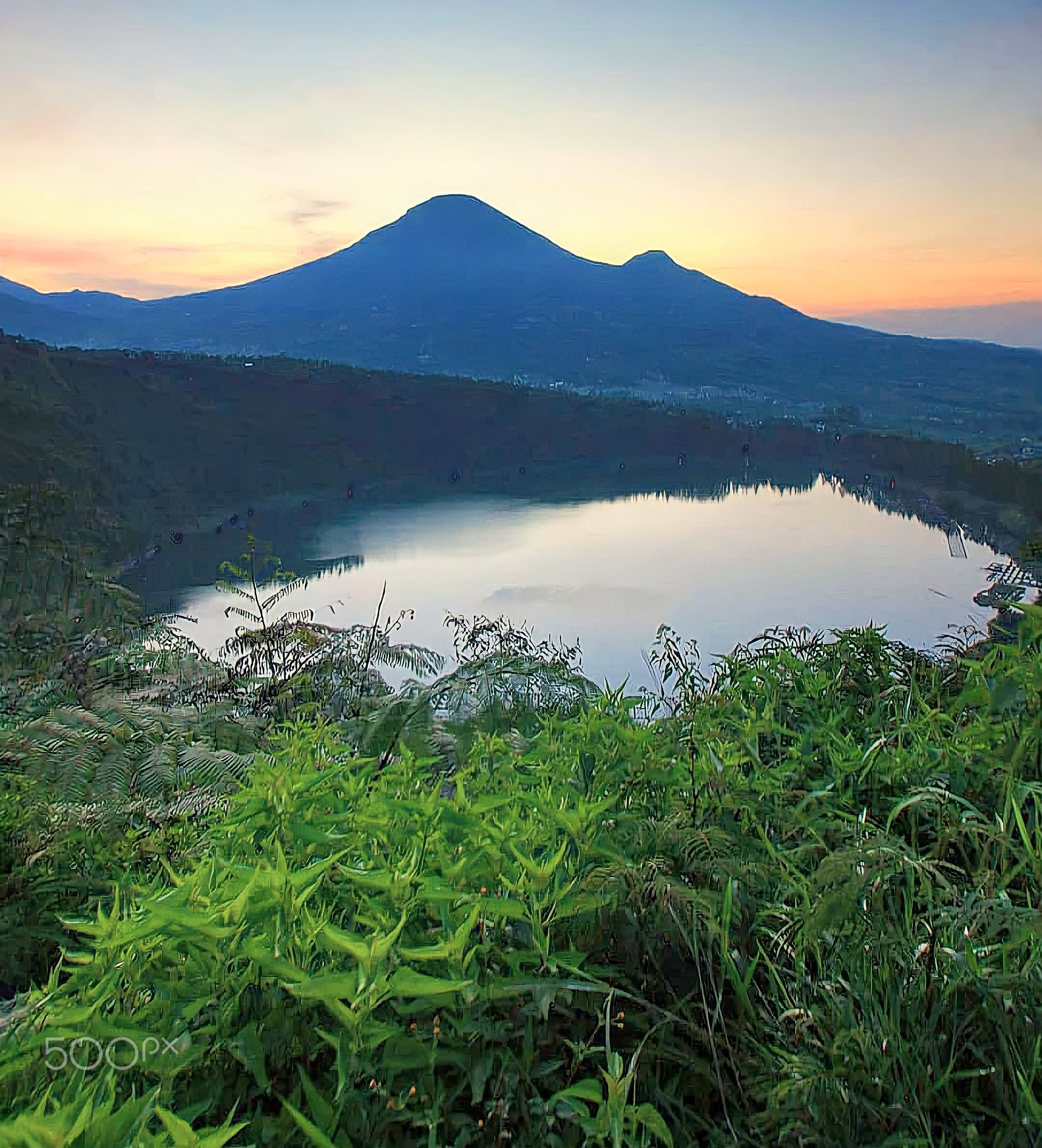 Gunung di pagi hari